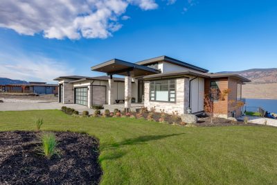 Front view of a Tobiano custom home